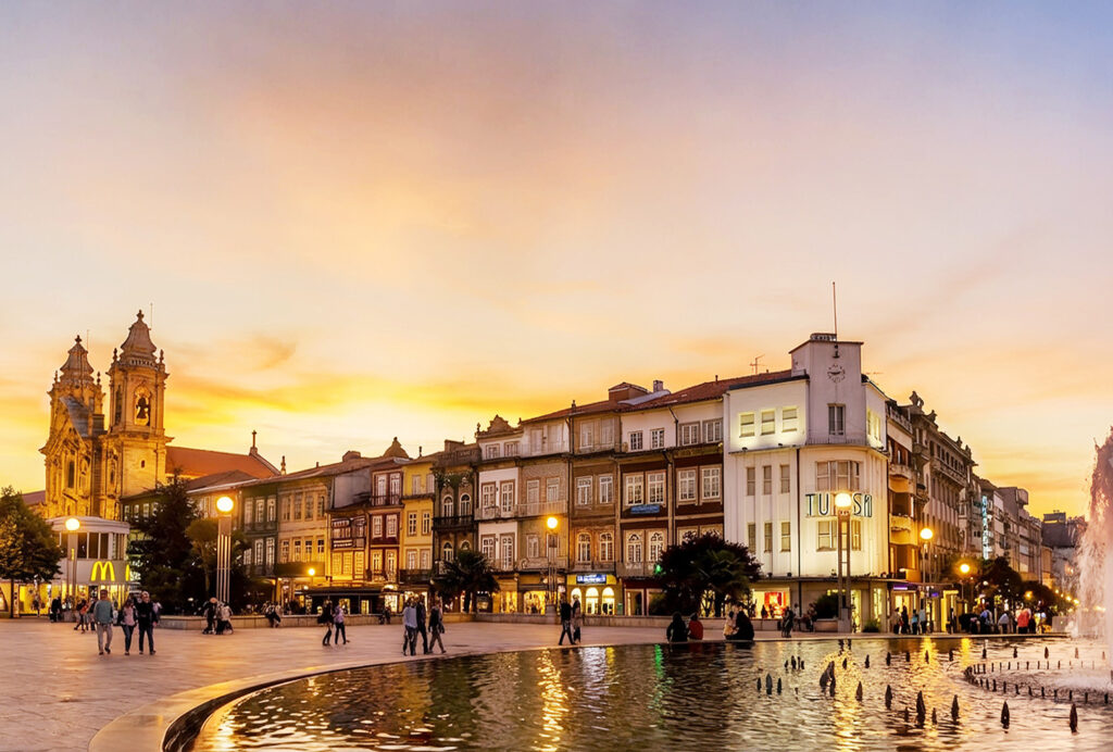 10 cidades portuguesas onde ainda se sente a alma local com sugestões de onde dormir, comer e viver um fim de semana com autenticidade.