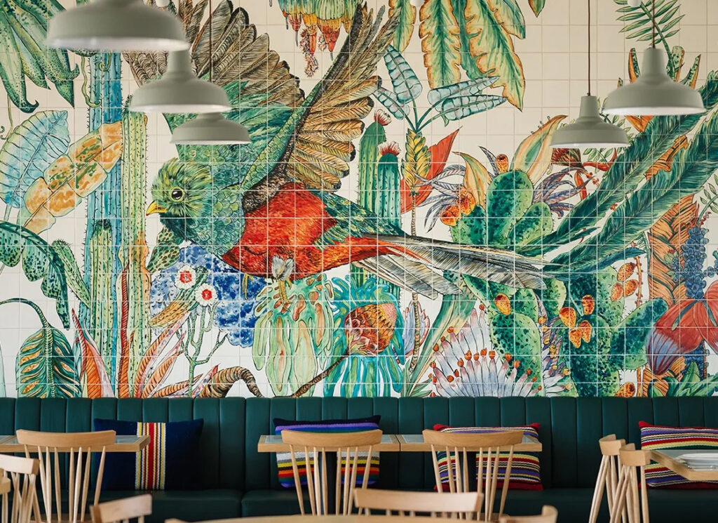 Durante séculos, o azulejo definiu a paisagem urbana e a identidade visual de Portugal. Hoje, essa herança ganha nova energia através de artistas, ateliers e fábricas que reinterpretam a tradição com linguagem contemporânea.